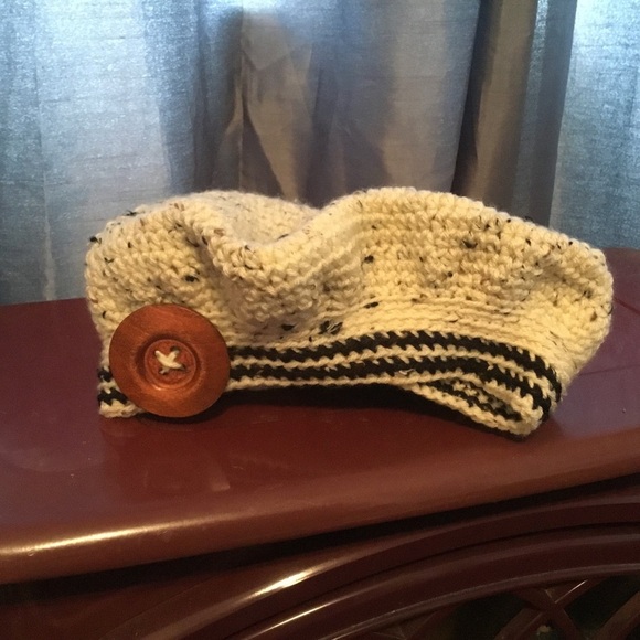 Scottish style crocheted Tam and fingerless gloves ma… - Picture 5 of 9